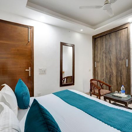 Hotel Aron By The Premium Villa New Delhi Bagian luar foto