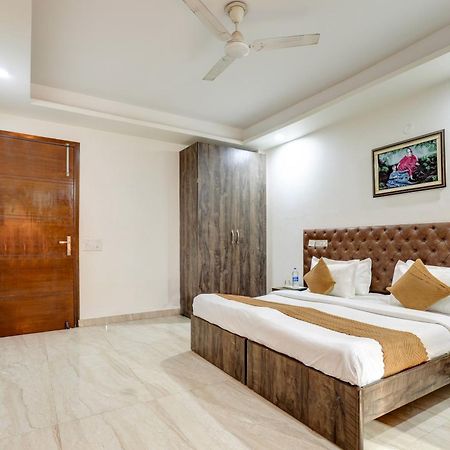 Hotel Aron By The Premium Villa New Delhi Bagian luar foto