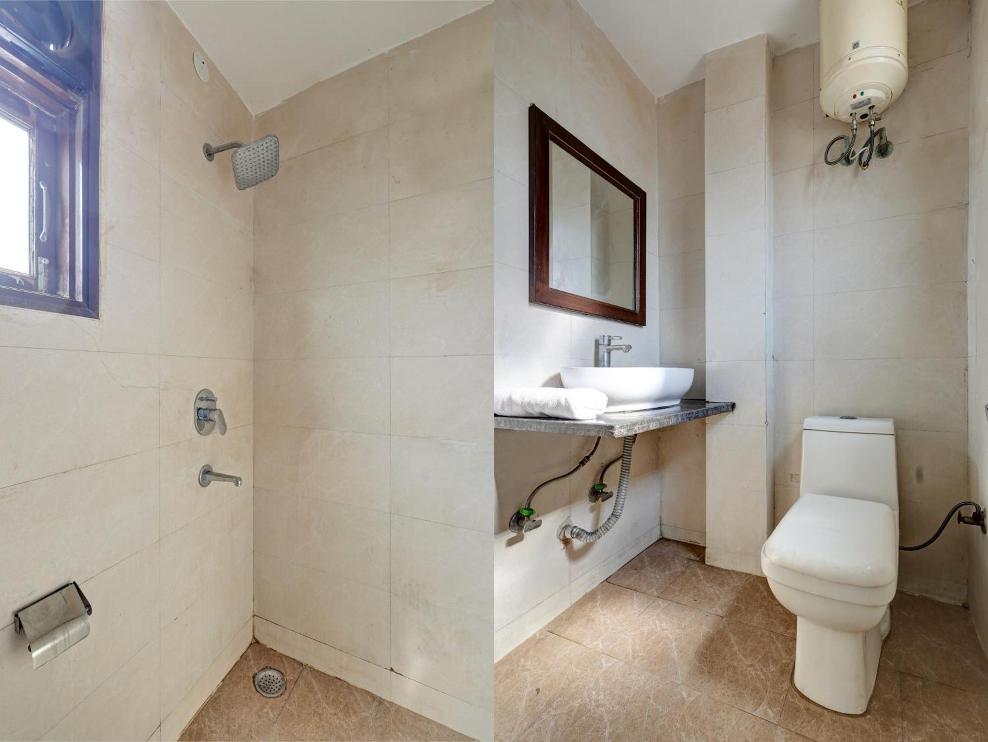 Hotel Aron By The Premium Villa New Delhi Bagian luar foto