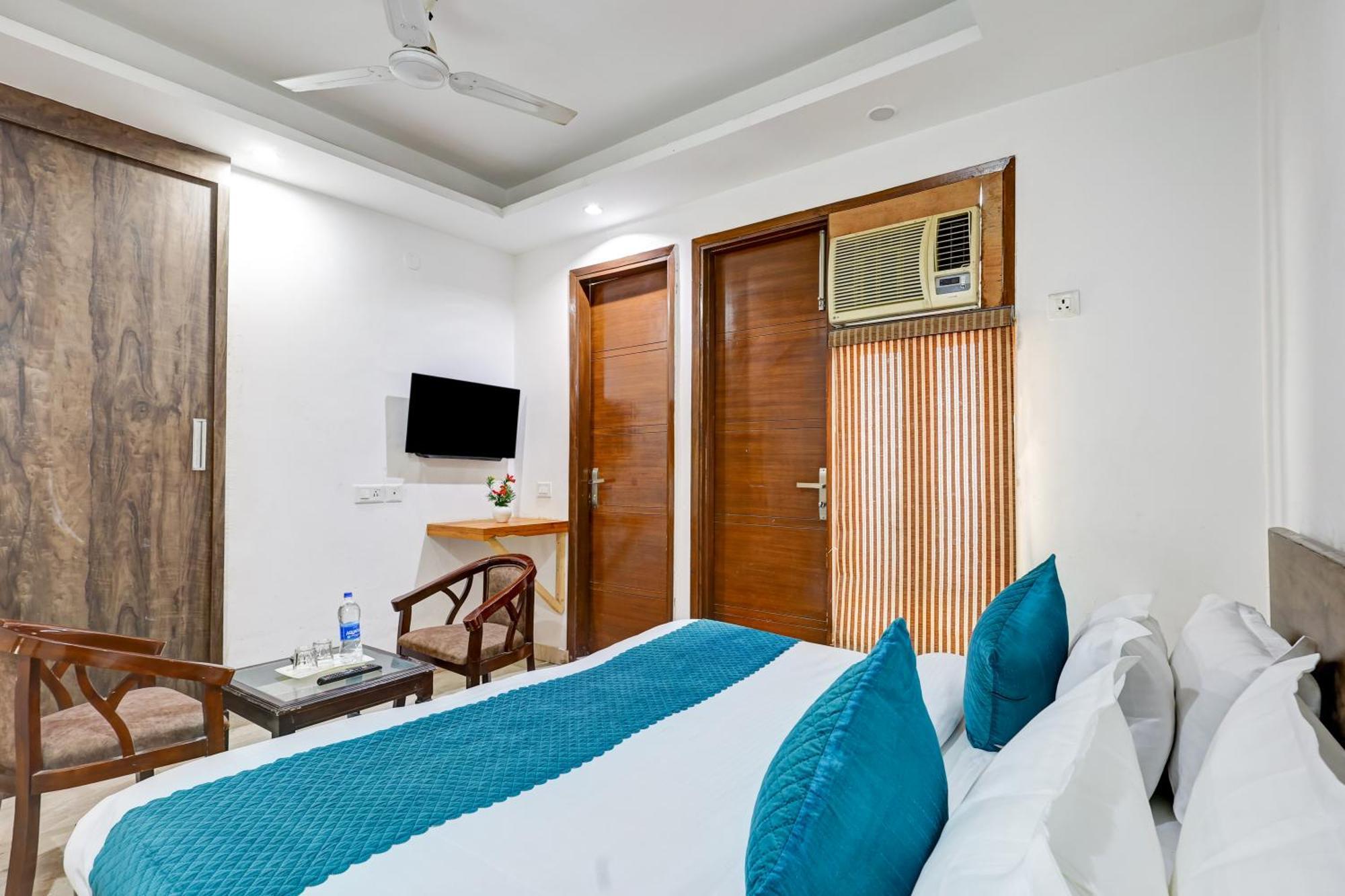 Hotel Aron By The Premium Villa New Delhi Bagian luar foto