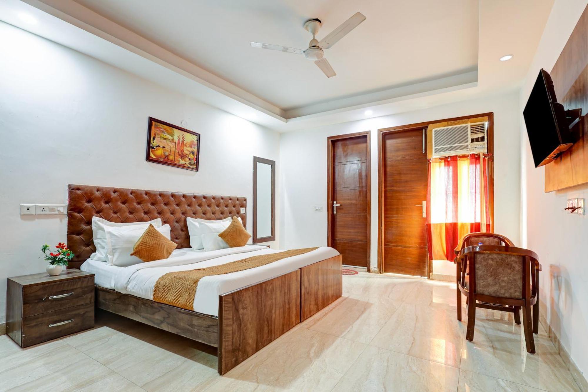 Hotel Aron By The Premium Villa New Delhi Bagian luar foto