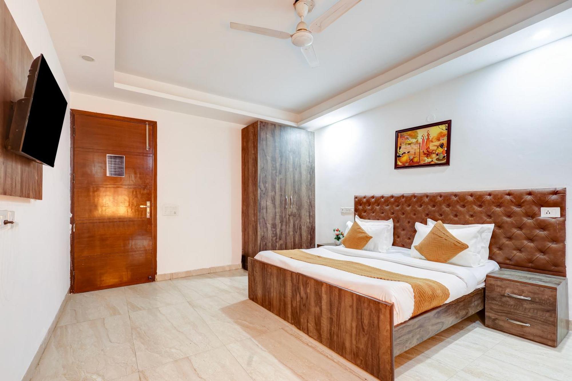 Hotel Aron By The Premium Villa New Delhi Bagian luar foto