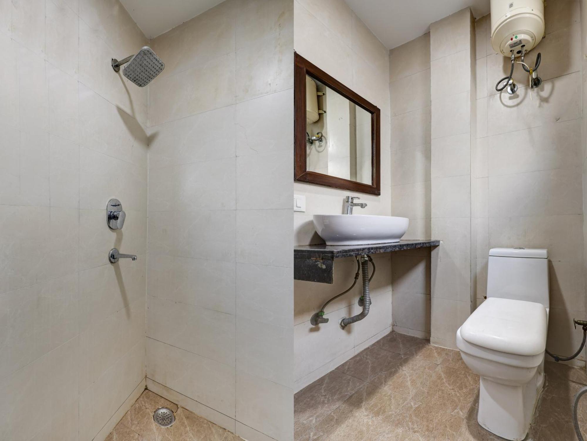 Hotel Aron By The Premium Villa New Delhi Bagian luar foto