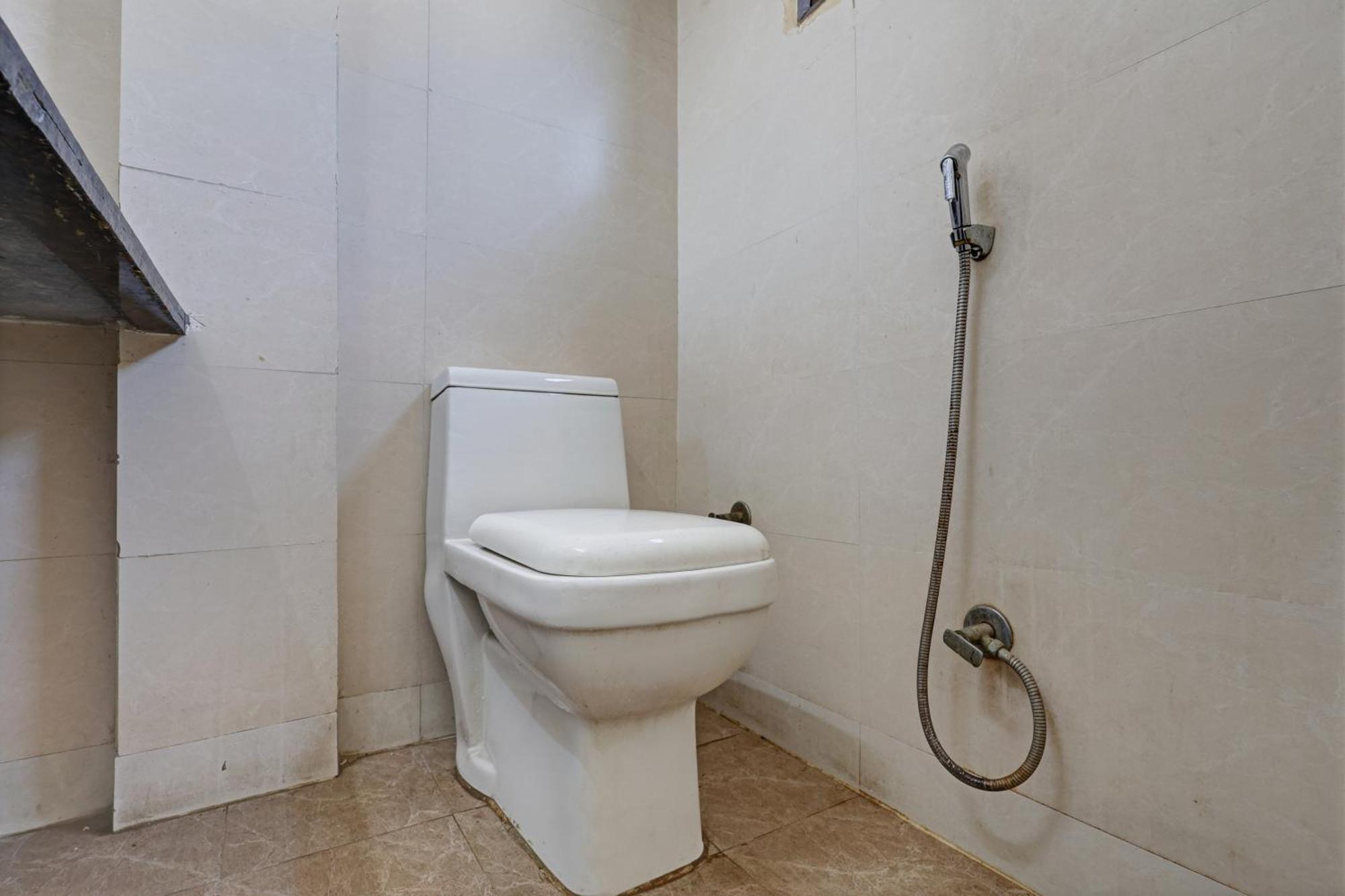 Hotel Aron By The Premium Villa New Delhi Bagian luar foto