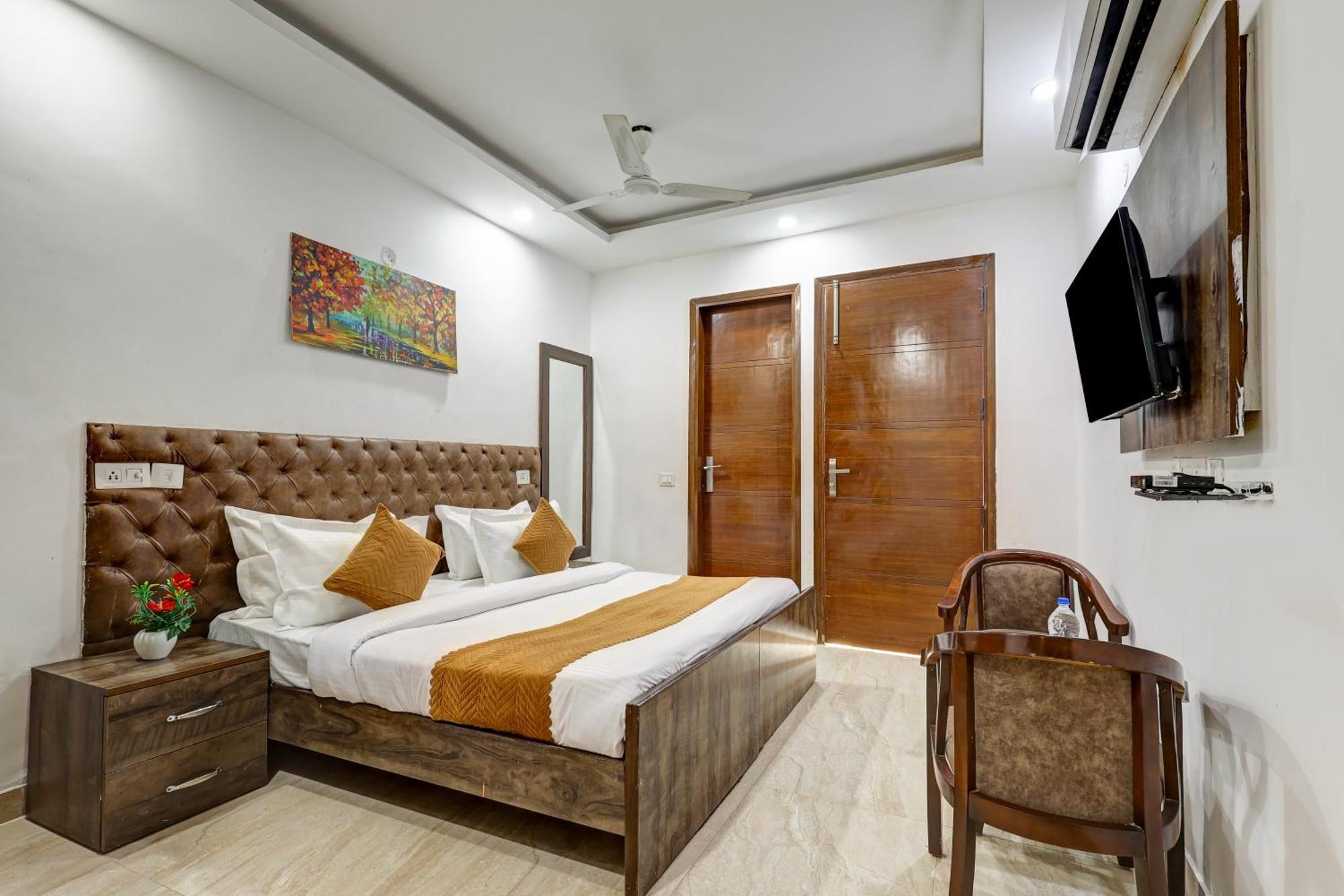 Hotel Aron By The Premium Villa New Delhi Bagian luar foto