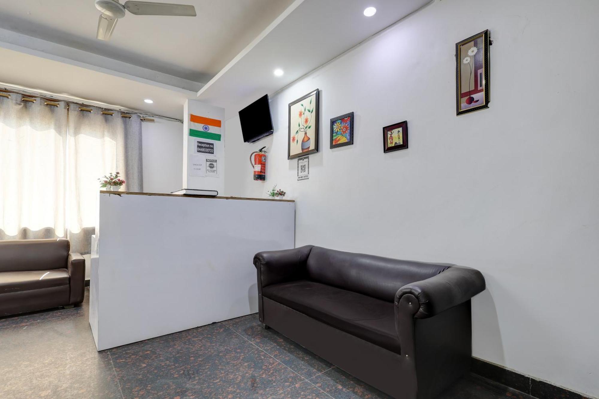 Hotel Aron By The Premium Villa New Delhi Bagian luar foto