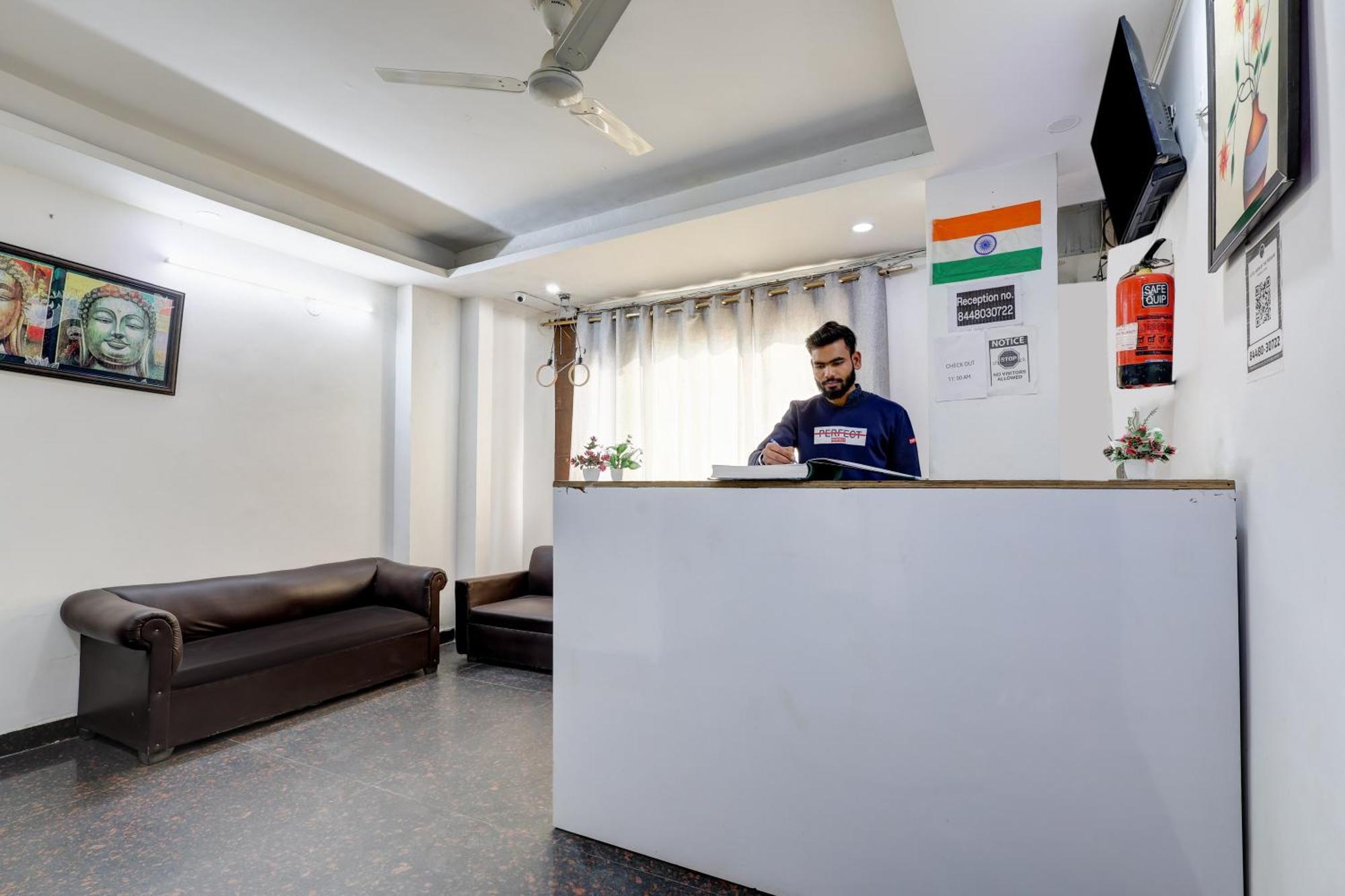 Hotel Aron By The Premium Villa New Delhi Bagian luar foto