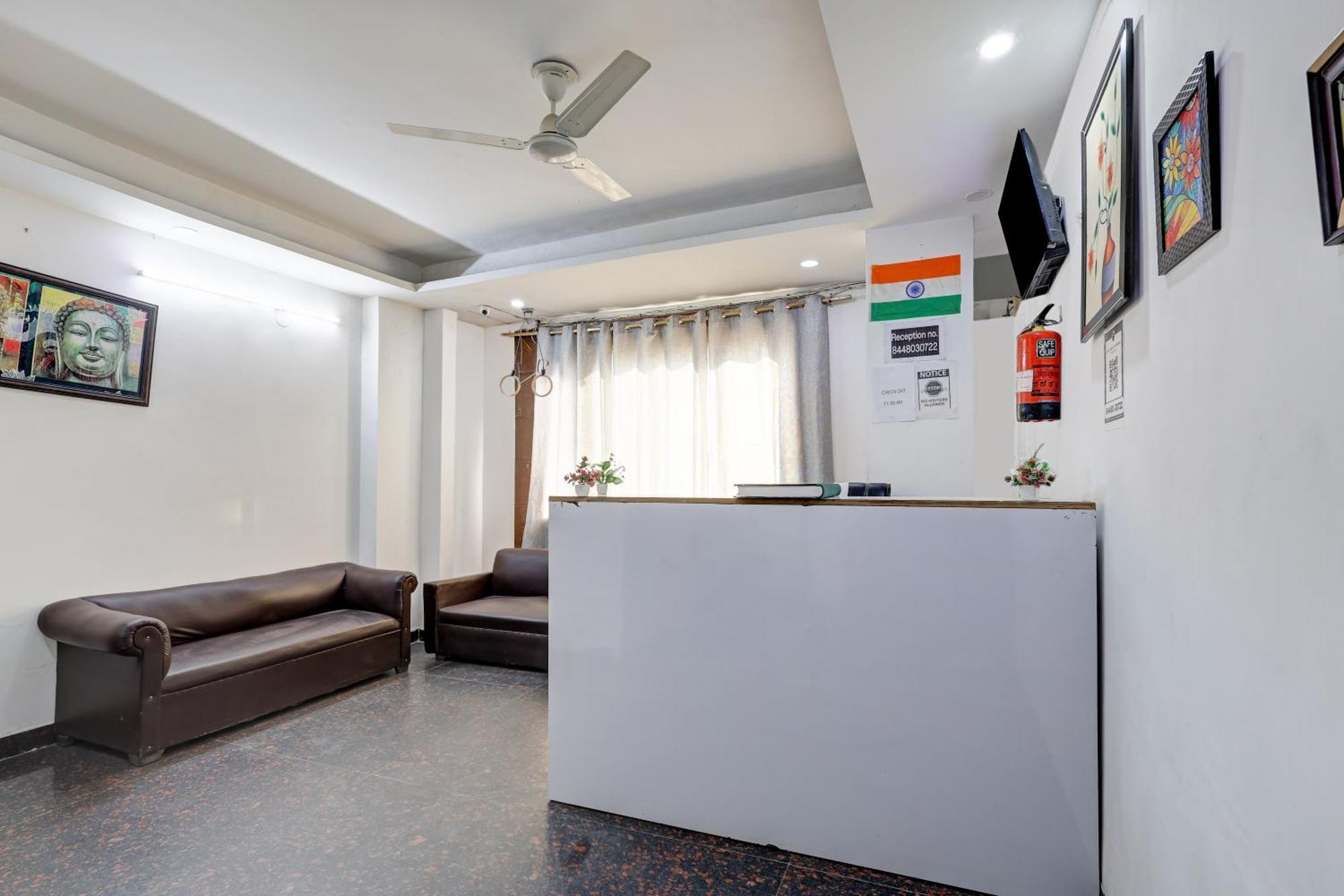 Hotel Aron By The Premium Villa New Delhi Bagian luar foto